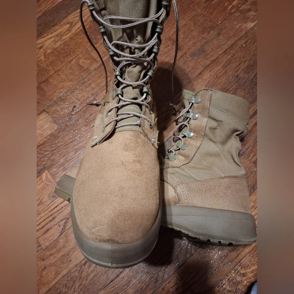 Belleville Tan/ brown Combat boots Size 9.5R - Pre-owned AHWC